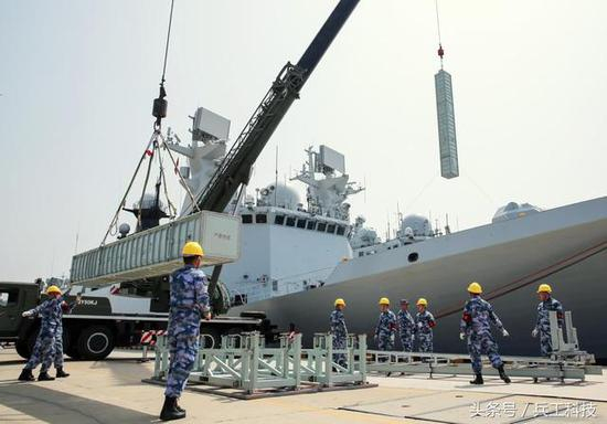 图注：054A装填“海红旗-16”舰空导弹