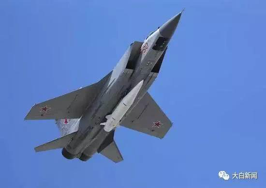 米格-31搭载“匕首”高超音速空对地导弹。
