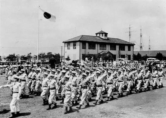 ▲1954年7月1日，陆上