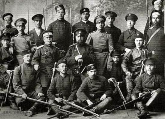 沙俄军队开始，裹脚布作为军靴的搭档就被广为使用了