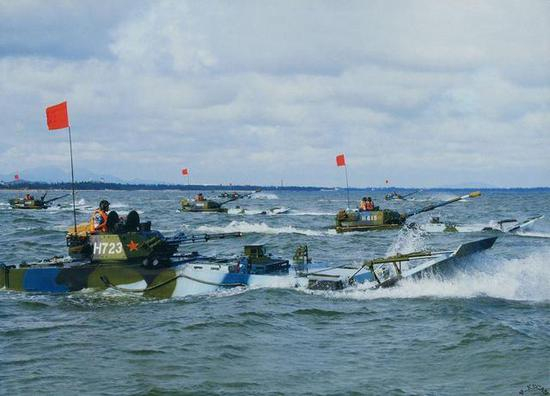 图片：正在海上乘风破浪的05步（前）和05突（后）