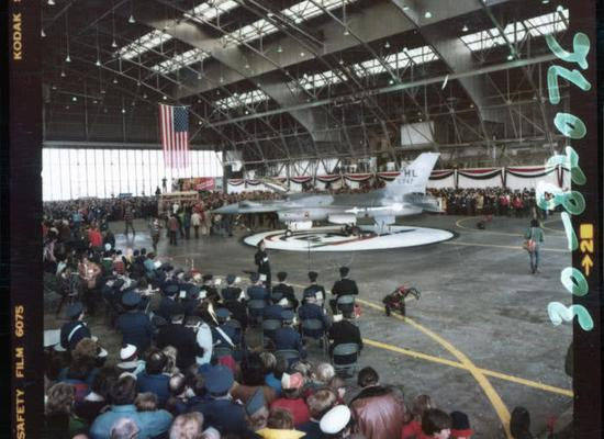 1979年1月5日，希尔空军基地接收美国空军的第一架F-16A。