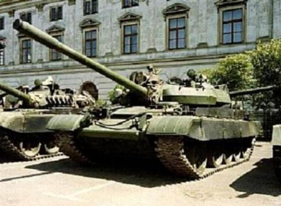 T55坦克的改进型号。T55有30多吨重
