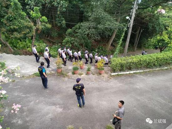 [警方派出大批警员到场]