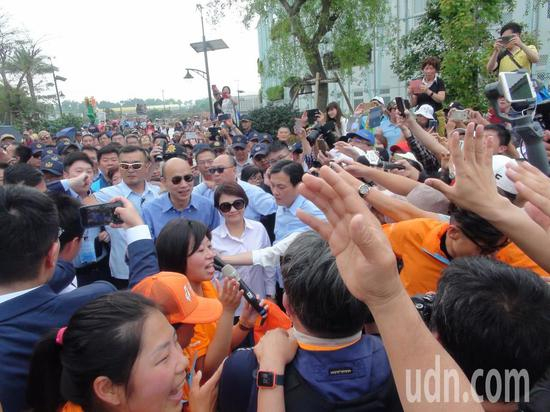 韩国瑜参访台中 图台湾“联合报”