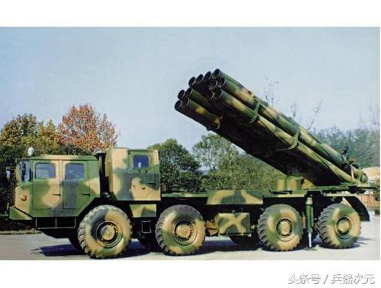 图为PHL-03式自行火箭炮