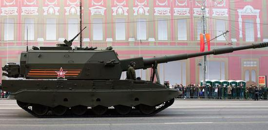 图为2S35“联盟-SV”自行火炮。全新研制的火炮底盘将取代T-80/72混编底盘的2S19。