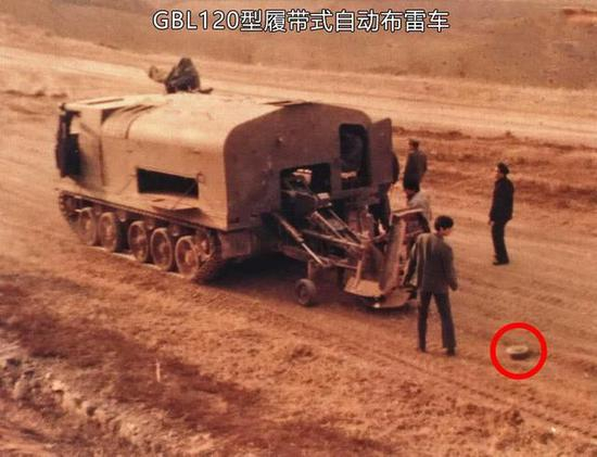 图片：传统的布雷车一枚枚布设地雷，效率很低。