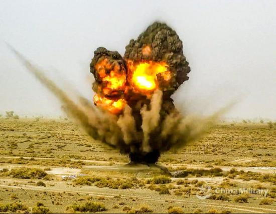 新型火箭弹精准击中100余公里外的点状标靶。