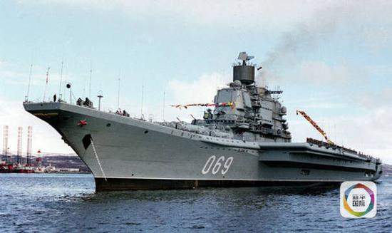 新华社照片，法新，2010年3月11日，印度政府批准以23.5亿美元购买俄罗斯航母