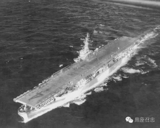 排水量一万四千多吨的突击者号航空母舰（资料图）