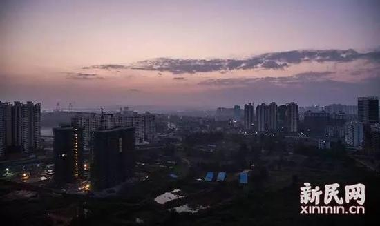 晨曦中的文昌城高楼林立，早已不是昔日的小渔村。