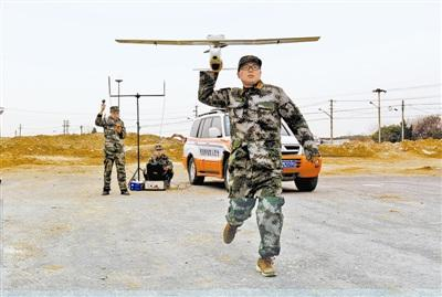 民兵部队的山寨“渡鸦”，主要用于侦查和通讯中继