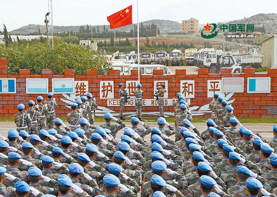 6月11日，中国驻黎巴嫩维和官兵在异国他乡展示我军威武之师、文明之师、和平之师的良好形象（资料图）