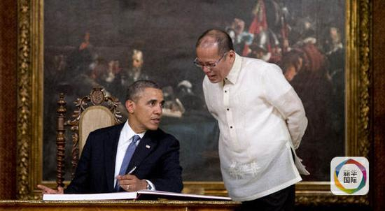 奥巴马与菲律宾前总统阿基诺三世