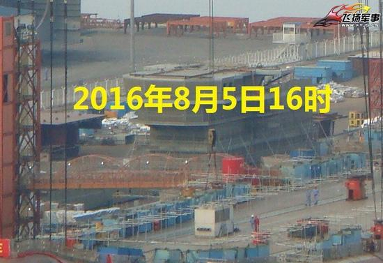 日前，网友上传了疑似在建国产航母安装滑跃甲板照片，至此，该舰大体轮廓已经完整。 （来自：未来网）