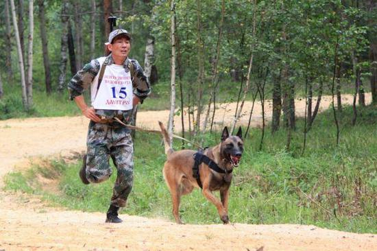 中国队能够在俄罗斯首次夺得团体冠军，表明俄罗斯国际军事竞赛也在取得进步