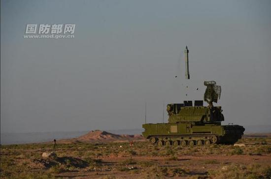 2015年31集团军“道尔M1”导弹进行训练