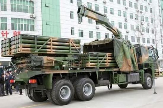 该车自带吊车和备弹，可以自动装填，但相比之下，SR-4更加廉价，且作战能力没有根本性差异