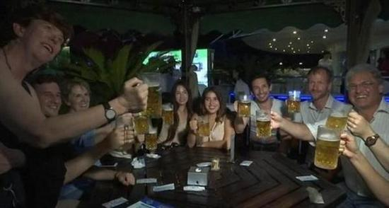 啤酒节上朝鲜服务员靓丽的身影固然夺人眼球，但是这次啤酒节还有更深层次的含义值得关注。