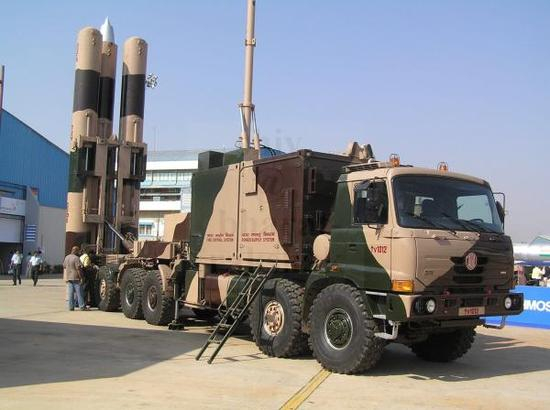 印度“布拉莫斯”导弹发射车