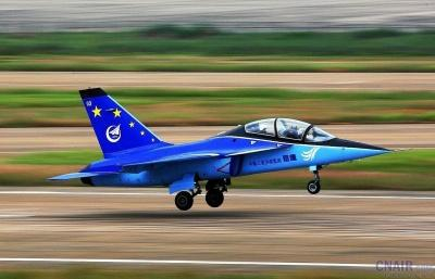 获得“教练-10”编号的“猎鹰”教练机。空军发言人的声明证实，该机已经列装该机！