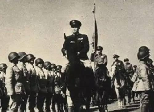 张灵甫指挥的整编第74师有3万多人。