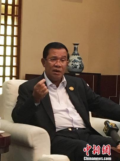 柬埔寨首相洪森在接受中新网等媒体的联合采访