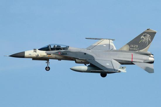 台中清泉岗基地427联队所属F-CK-1“经国号”战斗机