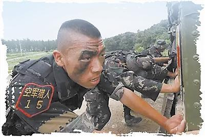 资料图：刘志禹 空降兵某特种作战团班长，荣立三等功2次。2016年8月，作为优秀士兵保送入学。