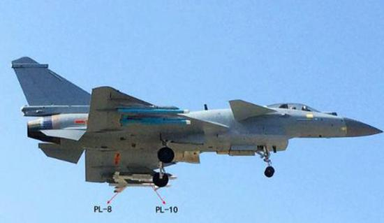  歼-10B/C装着俄制发动机入役了，最终只有一架歼-10B战斗机使用了涡扇-10。 