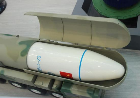 其头部载荷部位可以开合，根据用户需要携带不同类型的卫星