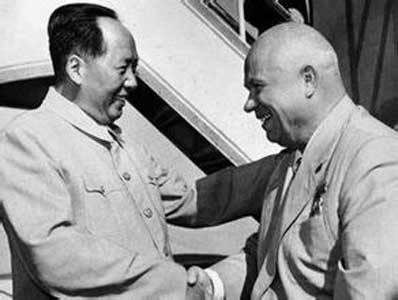 　　毛泽东与赫鲁晓夫合影 资料图