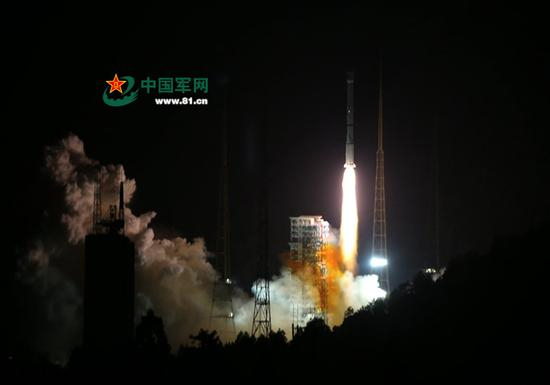 天链1号04星发射升空