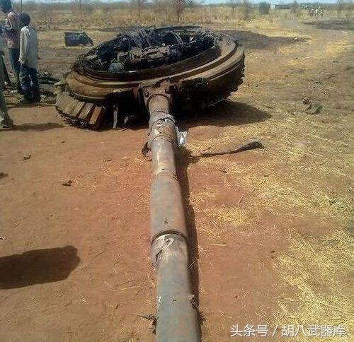 T-72被掀翻的炮塔