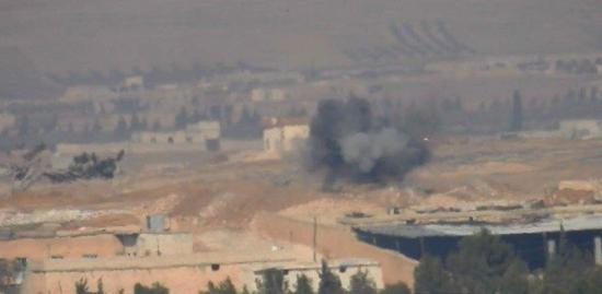 爆炸后升起的浓烟