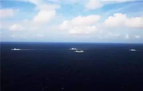 进行远洋训练的中国海军联合编队