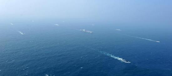 资料图：中国海军辽宁舰航母编队