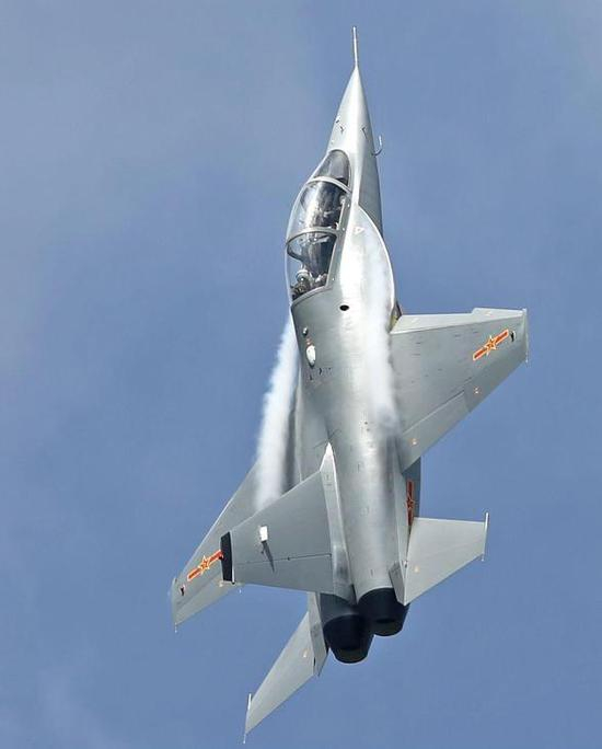 大边条翼产生的脱体涡可改善大迎角气动性能特别是升力性能