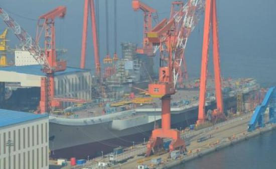 　　资料图：网友近期拍摄的首艘国产航母建造最新进展