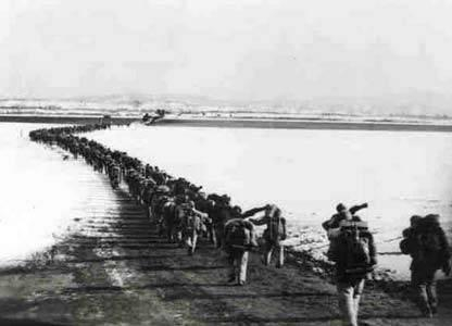 志愿军入朝资料图