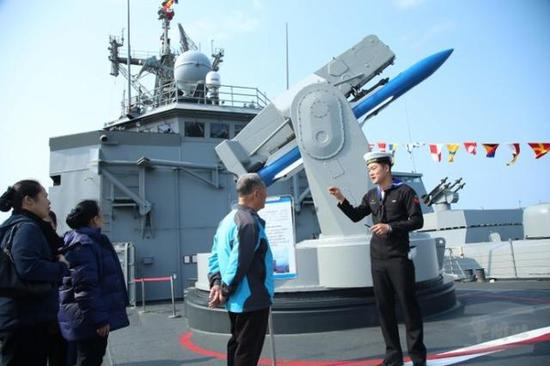 　　图片：没有美国的软件和操控台，台海军的MK13发射架只能发射过时的“标准”I型中程舰空导弹，没有反舰导弹的发射能力。
