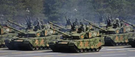 在陆地上别说中国陆军欺负谁 99A2坦克有实力