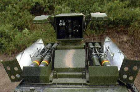 发射架下的备弹舱