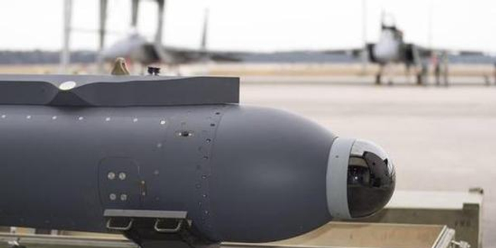 美军新型吊舱助F15对抗歼20