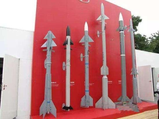 以色列的“巴拉克”-8防空导弹（右2）