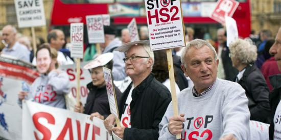 反对“HS2”项目的抗议者