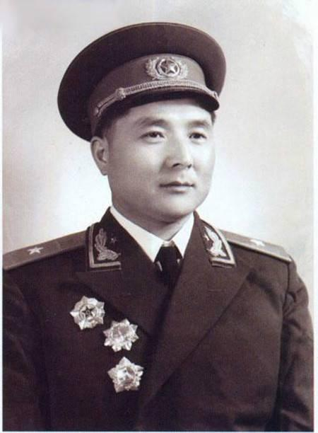 第二炮兵首任司令员向守志将军