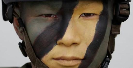 图片：最新成立的日本陆上自卫队水陆机动团士兵。