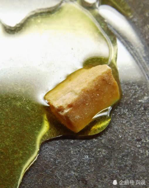 熔化的TNT炸药块